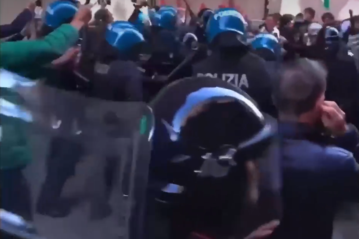 Manifestazione pro-Palestina a Torino, scontri con la polizia: feriti due agenti |VIDEO Manifestazione pro-Palestina a Torino, scontri con la polizia: feriti due agenti |VIDEO