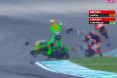Moto3, terrificante incidente: Rueda centra Dettwiler, piloti portati in ospedale in elicottero