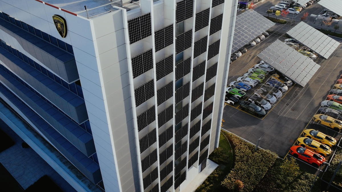 Lamborghini accelera sul fotovoltaico: più autonomia energetica Lamborghini accelera sul fotovoltaico: più autonomia energetica