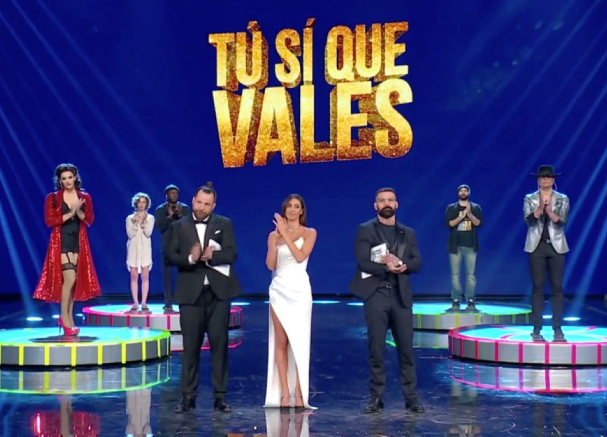 Ascolti tv, Tu si que vales fa volare Canale 5 che batte nettamente Rai1. I numeri parlano chiaro Ascolti tv, Tu si que vales fa volare Canale 5 che batte nettamente Rai1. I numeri parlano chiaro