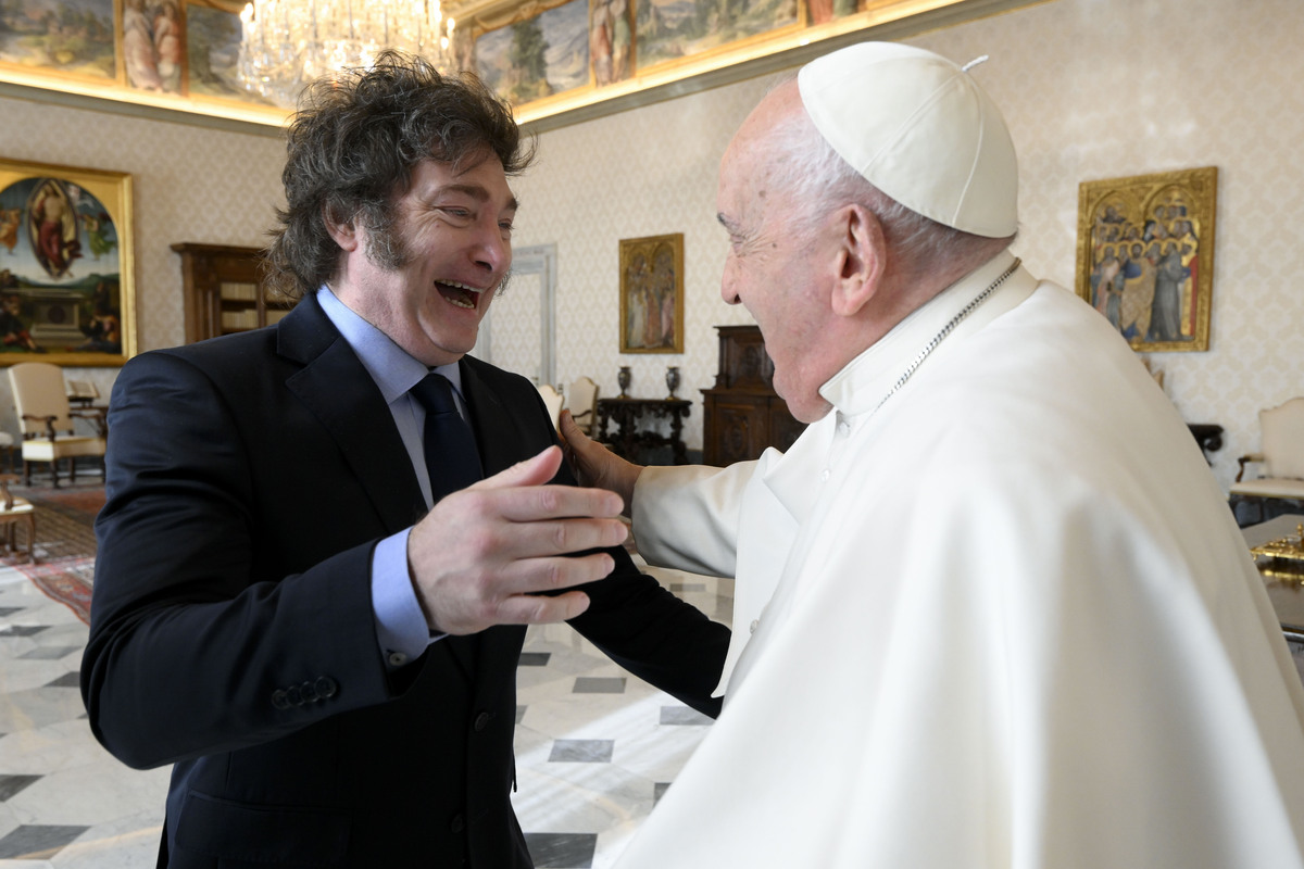 Chi è Javier Milei, l’ultraliberista di destra che con la motosega ha convinto gli argentini ad abbandonare il “kirchnerismo” Chi è Javier Milei, l’ultraliberista di destra che con la motosega ha convinto gli argentini ad abbandonare il “kirchnerismo”