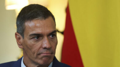 Gas russo, il paradosso: il maggior importatore europeo è proprio la Spagna del premier Sanchez “con la schiena dritta”