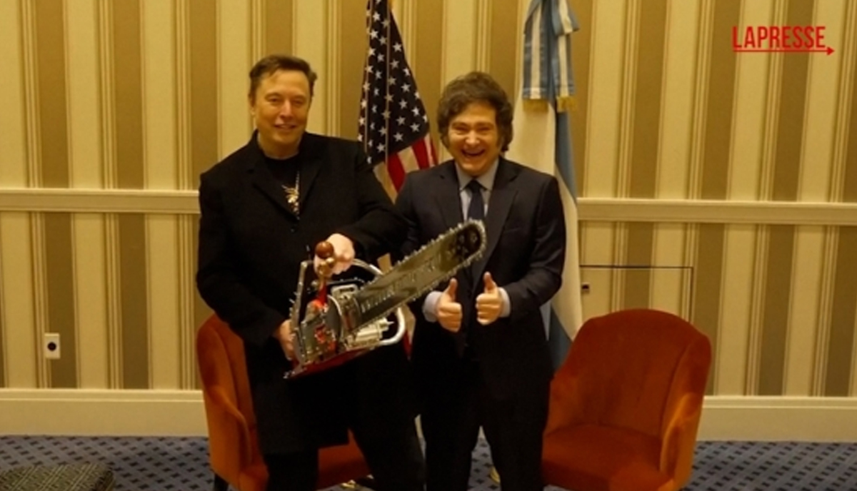 Chi è Javier Milei, l’ultraliberista di destra che con la motosega ha convinto gli argentini ad abbandonare il “kirchnerismo” Chi è Javier Milei, l’ultraliberista di destra che con la motosega ha convinto gli argentini ad abbandonare il “kirchnerismo”