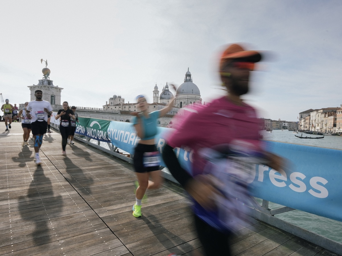Venice Marathon 2025: Hyundai accende la corsa elettrica Venice Marathon 2025: Hyundai accende la corsa elettrica