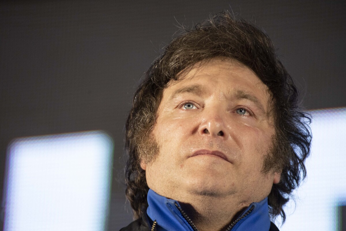 Chi è Javier Milei, l’ultraliberista di destra che con la motosega ha convinto gli argentini ad abbandonare il “kirchnerismo” Chi è Javier Milei, l’ultraliberista di destra che con la motosega ha convinto gli argentini ad abbandonare il “kirchnerismo”