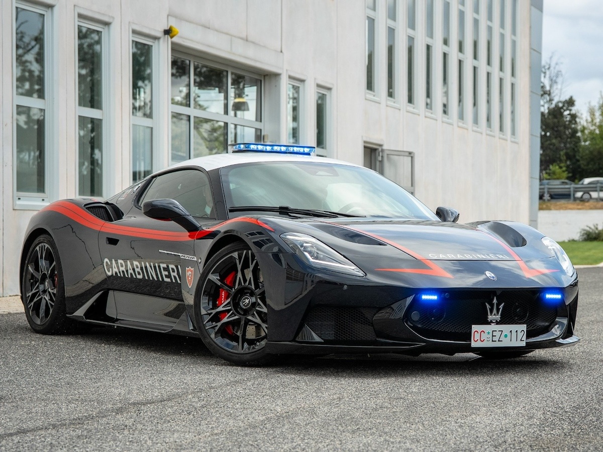 Carabinieri: Maserati MCPURA e Giulia QV al servizio della collettività Carabinieri: Maserati MCPURA e Giulia QV al servizio della collettività