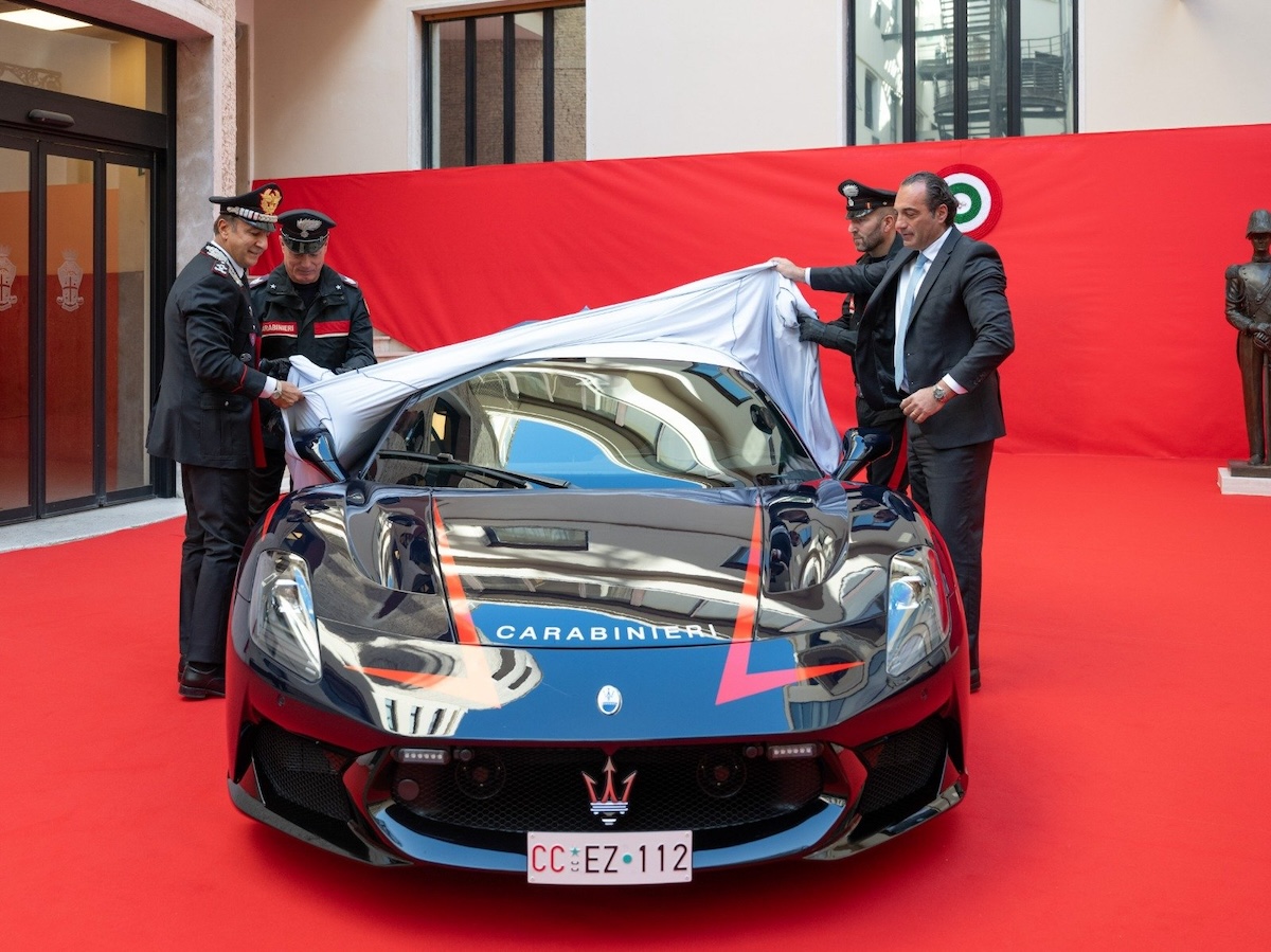 Carabinieri: Maserati MCPURA e Giulia QV al servizio della collettività Carabinieri: Maserati MCPURA e Giulia QV al servizio della collettività