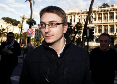 Garlasco, la nuova perizia che cambia tutto. “Così Stasi sarebbe sicuramente innocente”. Alibi e indizi (sfuggiti)