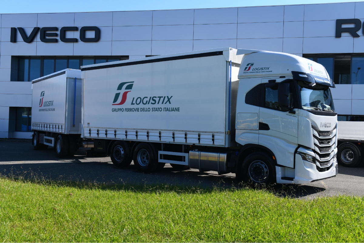 FS Logistix potenzia la flotta green con 12 nuovi camion IVECO S-Way alimentati ad HVO FS Logistix potenzia la flotta green con 12 nuovi camion IVECO S-Way alimentati ad HVO