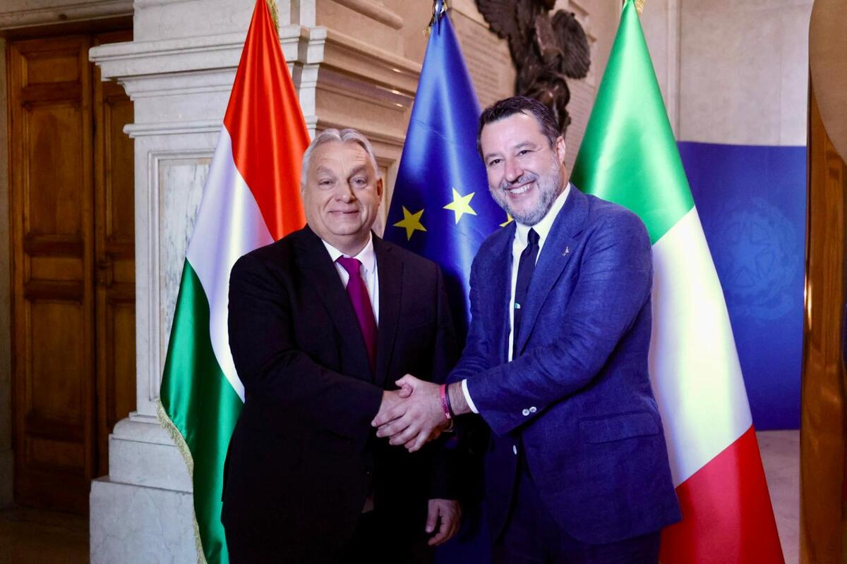 Salvini incontra “affettuosamente” Orbàn. Così il leader della Lega ‘usa’ il primo ministro ungherese per togliere voti di destra a Meloni Salvini incontra “affettuosamente” Orbàn. Così il leader della Lega ‘usa’ il primo ministro ungherese per togliere voti di destra a Meloni