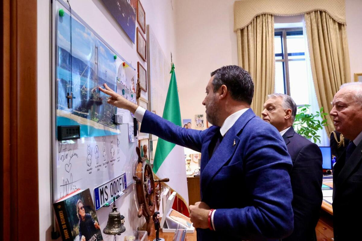 Salvini incontra “affettuosamente” Orbàn. Così il leader della Lega ‘usa’ il primo ministro ungherese per togliere voti di destra a Meloni Salvini incontra “affettuosamente” Orbàn. Così il leader della Lega ‘usa’ il primo ministro ungherese per togliere voti di destra a Meloni