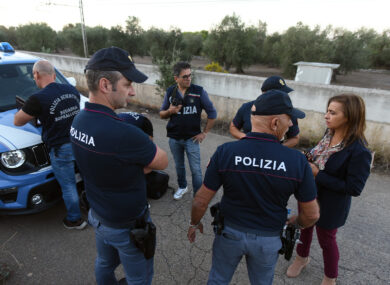 Venezia, sul pc oltre 900 immagini pedopornografiche realizzate con l’intelligenza artificiale: arrestato un 52enne