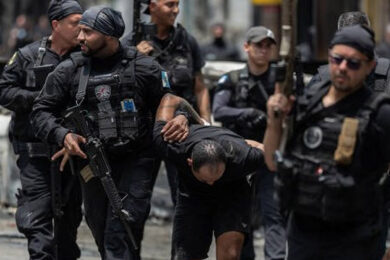 Inferno a Rio de Janeiro, almeno 132 morti nell’operazione di polizia più sanguinosa della storia