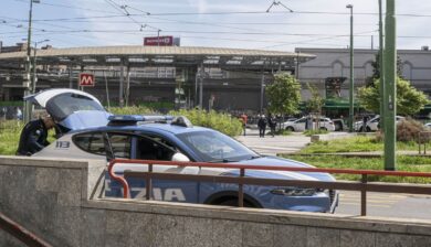 Aggressione alla troupe di Porta a Porta, identificato il 17enne che lanciò una bottiglia contro la giornalista Chiara Giannini