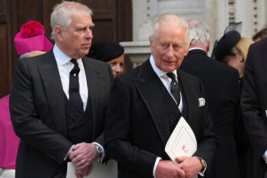 Re Carlo III caccia il fratello Andrea da Royal Lodge: “Coinvolto nel caso Epstein, privato di tutti i suoi titoli”