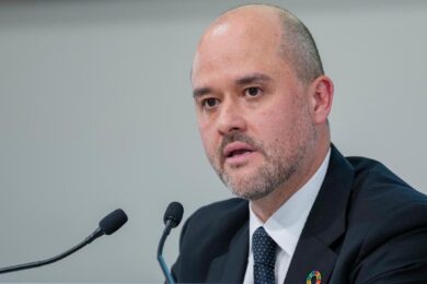 Nissan, conti in rosso 2025: dazi USA e chip affossano l’utile