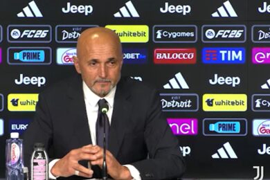 Juventus, Spalletti: “Giro scudetto? Si può. Contratto di otto mesi? Nessun problema”. Su Vlahovic, Koopmaeiners e il modulo…