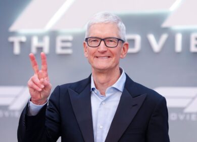 Apple, i dazi non scalfiscono il colosso di Cook. Conti oltre le attese, i ricavi volano a 102 miliardi di dollari