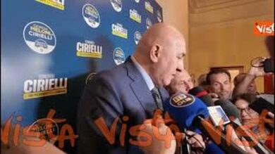 Cori fascisti a Parma, Crosetto: “Persone che vanno prese a calci e mandate via”