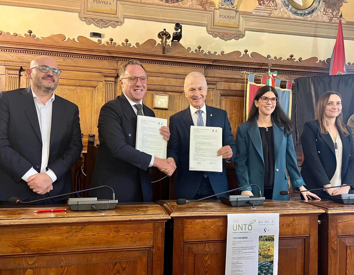 Oleoturismo, Assisi e Mattinata firmano accordo di partenariato UNTO-FèXtra Oleoturismo, Assisi e Mattinata firmano accordo di partenariato UNTO-FèXtra