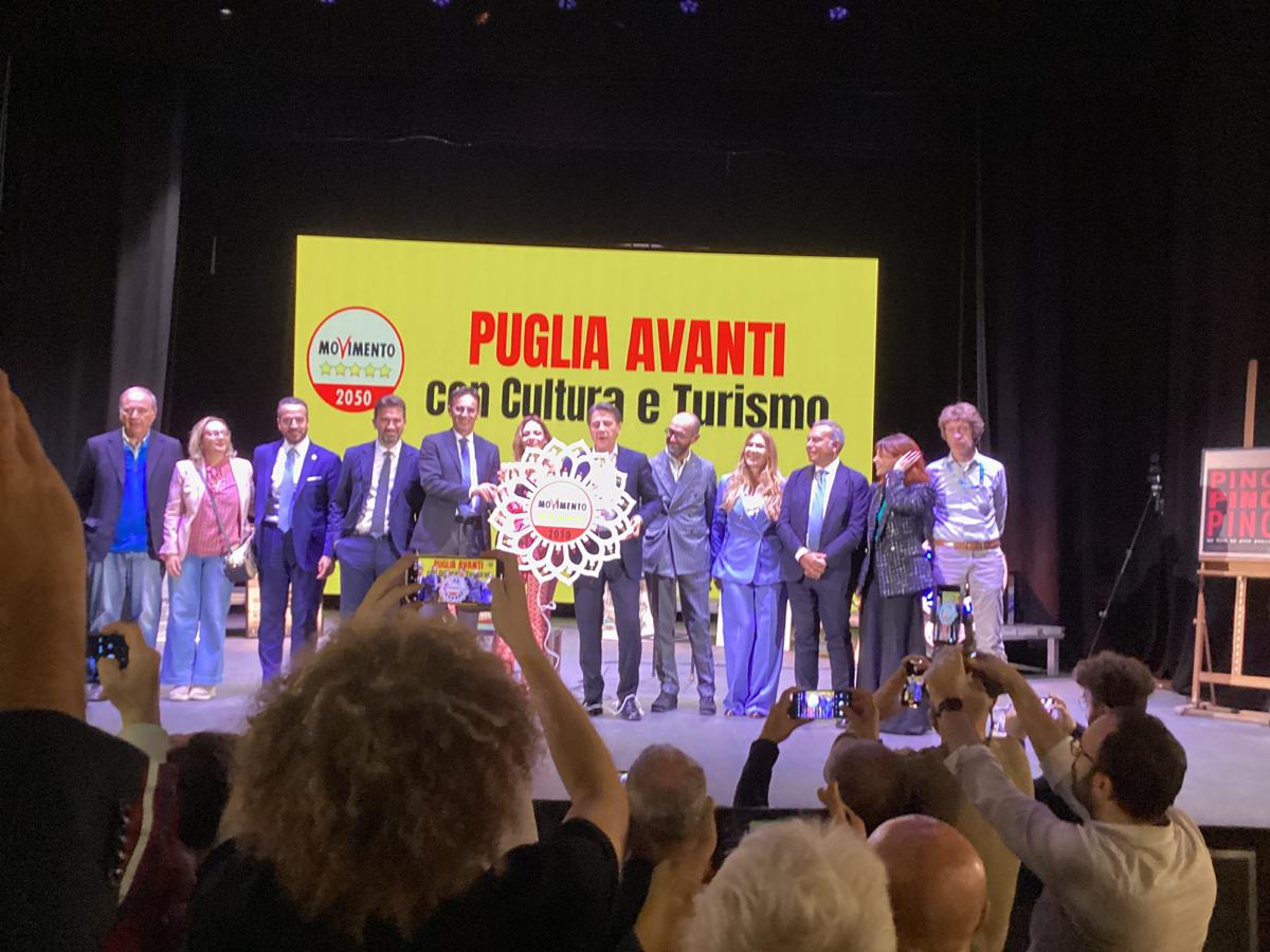 Giuseppe Conte in Puglia per sostenere Decaro e i candidati M5S Giuseppe Conte in Puglia per sostenere Decaro e i candidati M5S