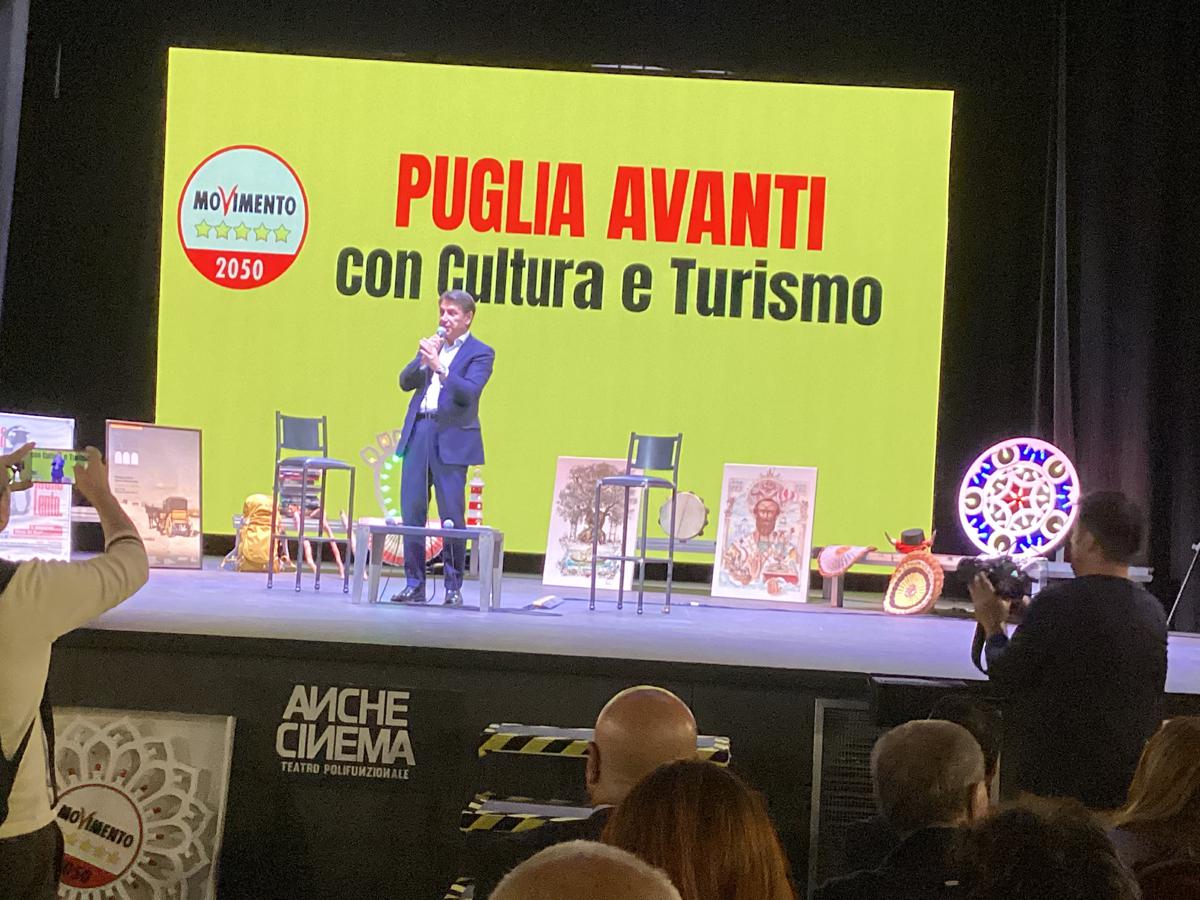 Giuseppe Conte in Puglia per sostenere Decaro e i candidati M5S Giuseppe Conte in Puglia per sostenere Decaro e i candidati M5S