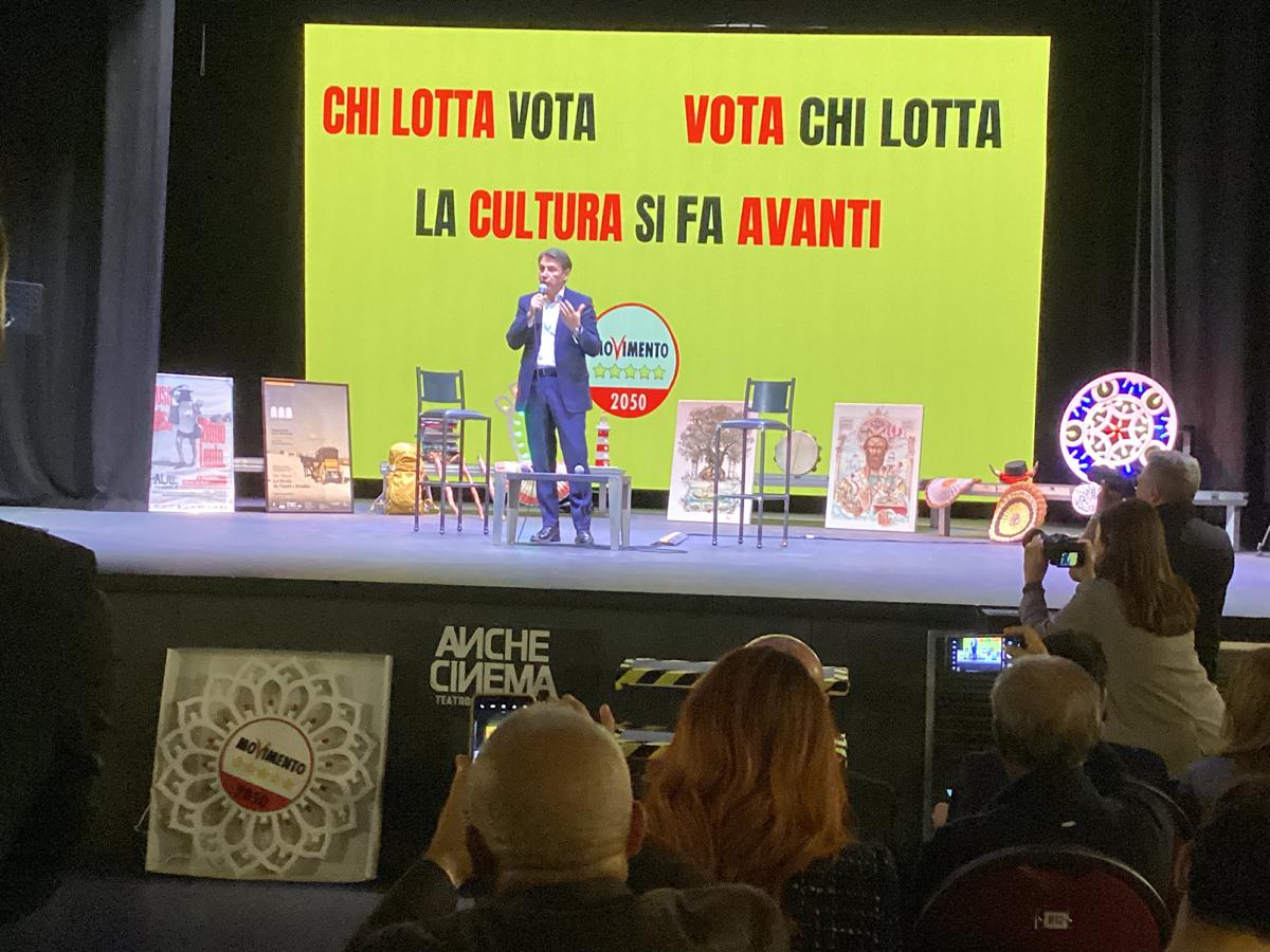 Giuseppe Conte in Puglia per sostenere Decaro e i candidati M5S Giuseppe Conte in Puglia per sostenere Decaro e i candidati M5S