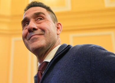 Vannacci: “Cantare ‘Faccetta nera’ in una sezione privata non è reato. E neanche il saluto romano. Lo dice la Cassazione”