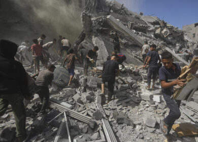 Gaza, primi veri aiuti umanitari ma manca tutto. L’81% delle strutture nella Striscia non esiste più