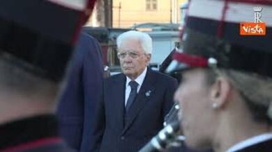 4 Novembre, Mattarella all’Altare Patria per Festa Forze Armate. Al suo arrivo gli onori militari