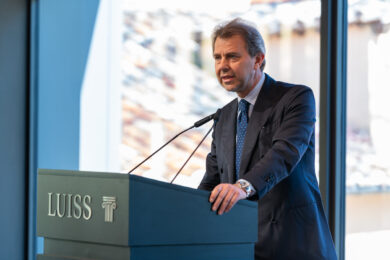 Boom di violenza ed esposizione ai social: “Utenti del web mossi dalla voglia di visibilità e dalla necessità di stupire gli altri a tutti i costi” 