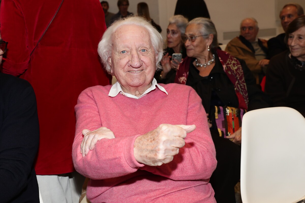 Morto il vignettista Giorgio Forattini, il re della satira famoso per i suoi ritratti irriverenti ai protagonisti della politica Morto il vignettista Giorgio Forattini, il re della satira famoso per i suoi ritratti irriverenti ai protagonisti della politica
