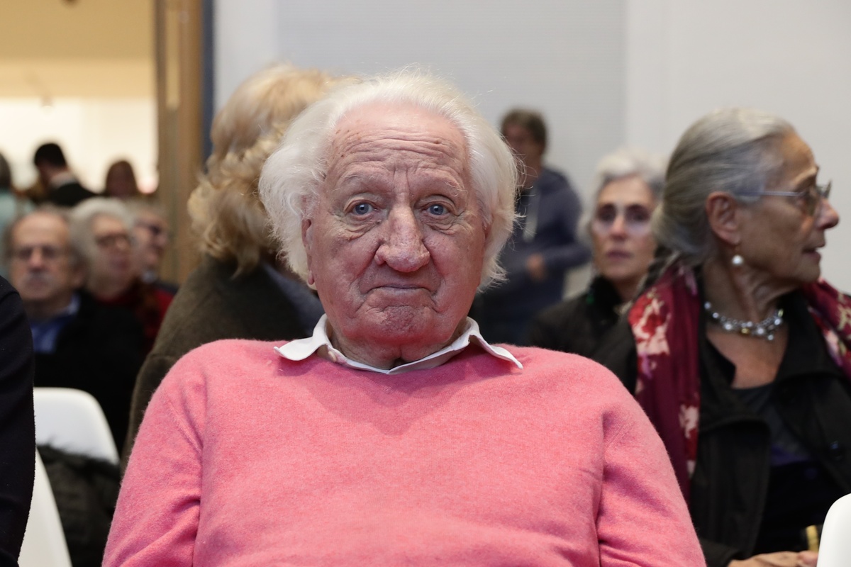Morto il vignettista Giorgio Forattini, il re della satira famoso per i suoi ritratti irriverenti ai protagonisti della politica Morto il vignettista Giorgio Forattini, il re della satira famoso per i suoi ritratti irriverenti ai protagonisti della politica