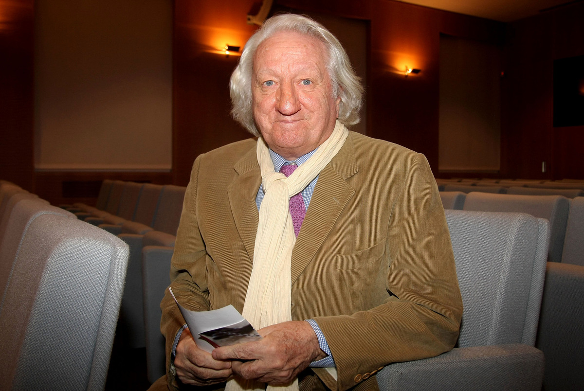 Morto il vignettista Giorgio Forattini, il re della satira famoso per i suoi ritratti irriverenti ai protagonisti della politica Morto il vignettista Giorgio Forattini, il re della satira famoso per i suoi ritratti irriverenti ai protagonisti della politica