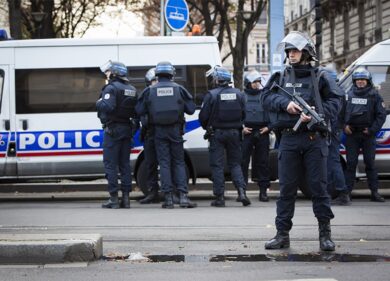 Attentato in Francia sull’Isola D’Oléron, uomo grida Allah Akbar e investe i pedoni: fermato. Tre i feriti gravi