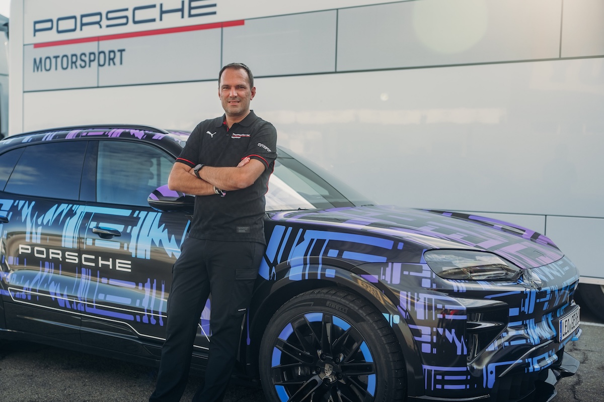 Porsche Cayenne Electric: la tecnologia della Formula E scende in strada Porsche Cayenne Electric: la tecnologia della Formula E scende in strada