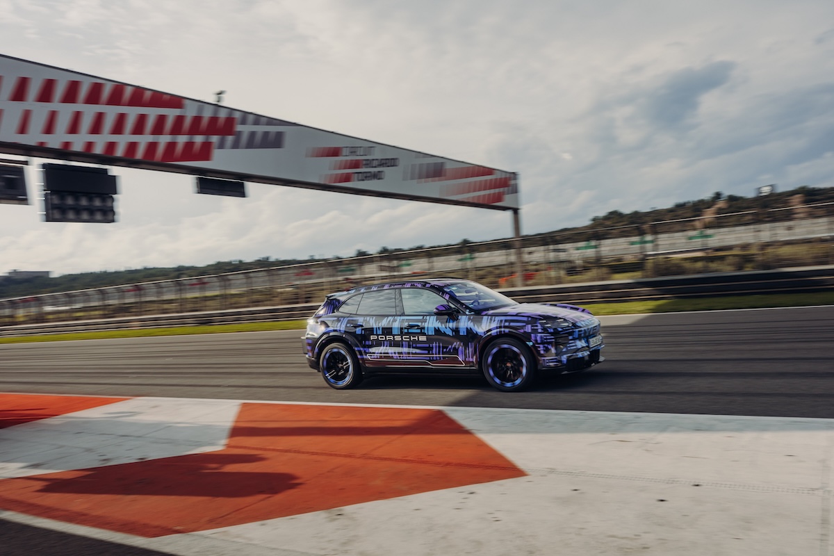 Porsche Cayenne Electric: la tecnologia della Formula E scende in strada Porsche Cayenne Electric: la tecnologia della Formula E scende in strada