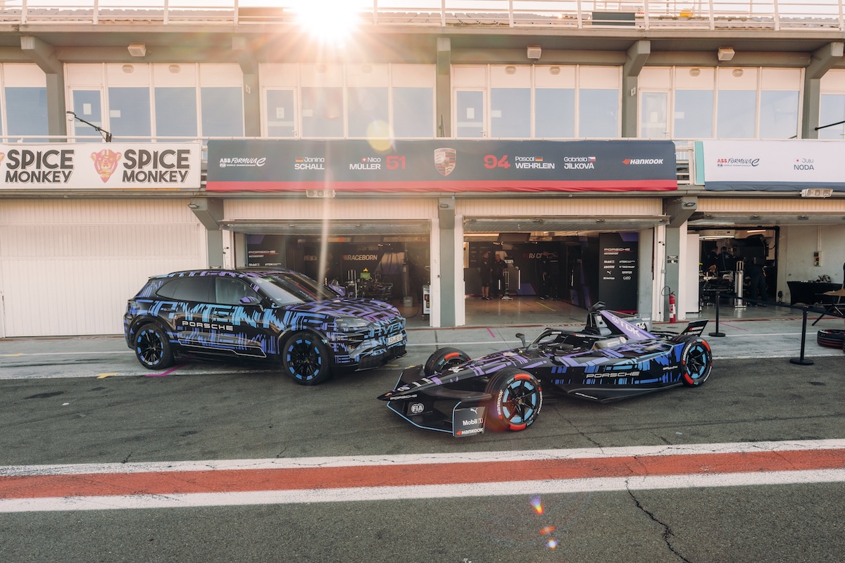 Porsche Cayenne Electric: la tecnologia della Formula E scende in strada Porsche Cayenne Electric: la tecnologia della Formula E scende in strada