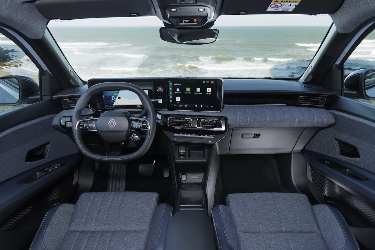 Renault R4 E-Tech Electric: piattaforma nativa EV e guida intuitiva Renault R4 E-Tech Electric: piattaforma nativa EV e guida intuitiva