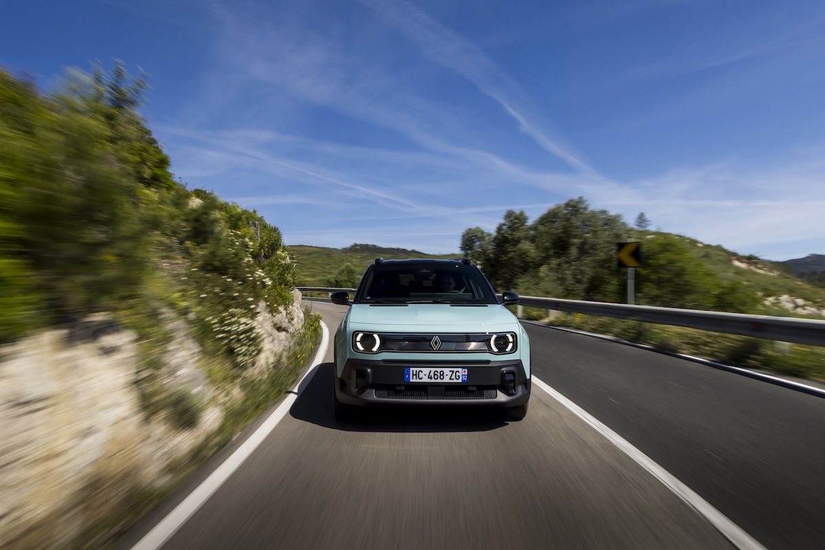 Renault R4 E-Tech Electric: piattaforma nativa EV e guida intuitiva Renault R4 E-Tech Electric: piattaforma nativa EV e guida intuitiva