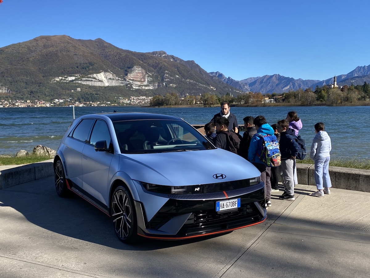 Hyundai Italia: giornata al Lago di Pusiano tra canoa e “ghost nets”