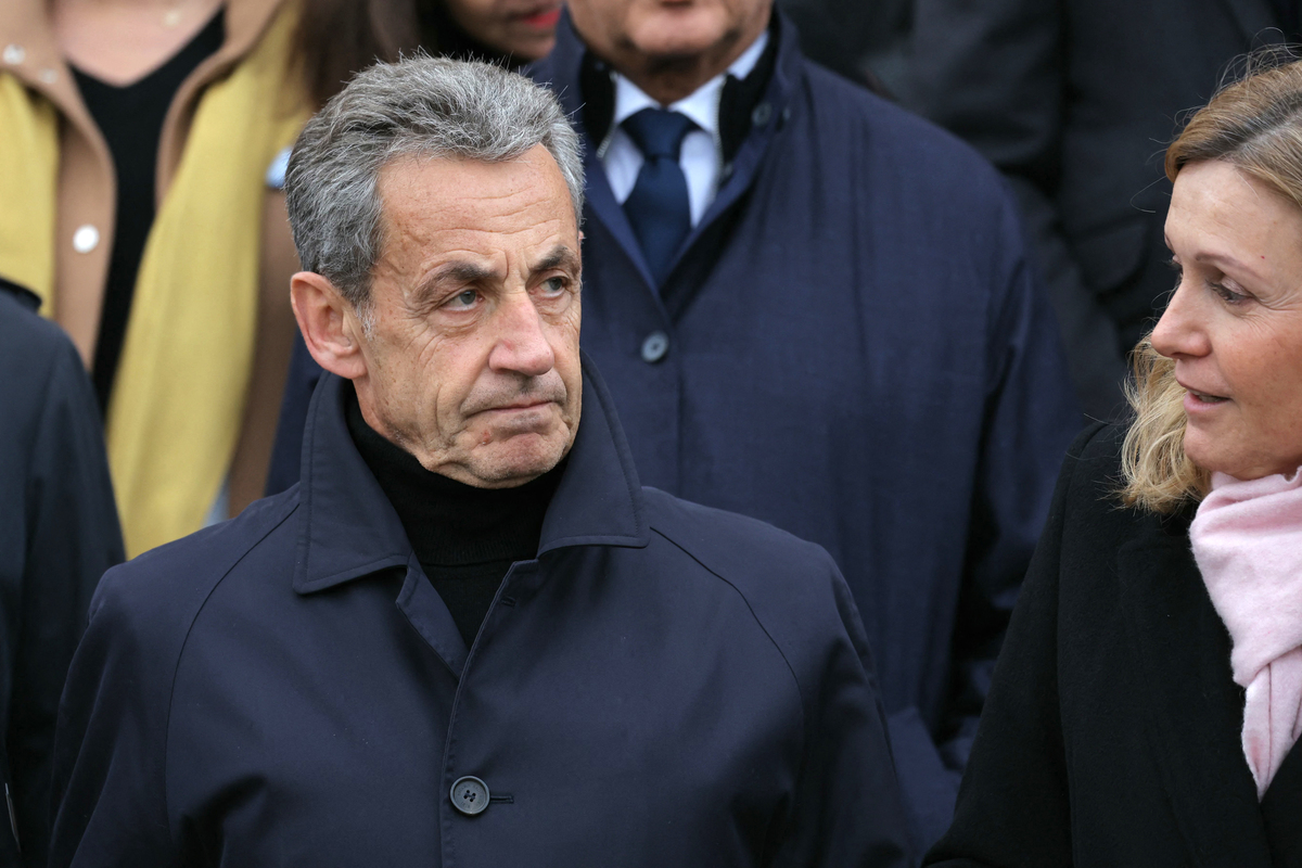 Sarkozy, la nuova dieta in prigione: “Mangia solo yogurt per paura di essere avvelenato” Sarkozy, la nuova dieta in prigione: “Mangia solo yogurt per paura di essere avvelenato”