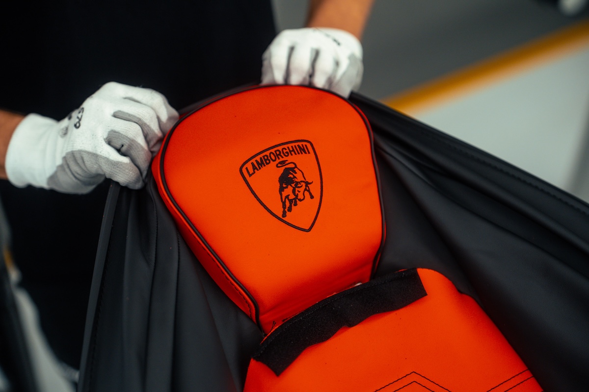 Lamborghini inaugura la nuova selleria:tecnologia e artigianato per le supersportive Lamborghini inaugura la nuova selleria:tecnologia e artigianato per le supersportive