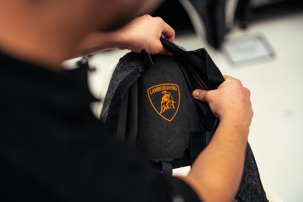 Lamborghini inaugura la nuova selleria:tecnologia e artigianato per le supersportive Lamborghini inaugura la nuova selleria:tecnologia e artigianato per le supersportive