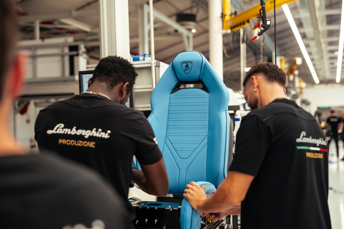 Lamborghini inaugura la nuova selleria:tecnologia e artigianato per le supersportive Lamborghini inaugura la nuova selleria:tecnologia e artigianato per le supersportive