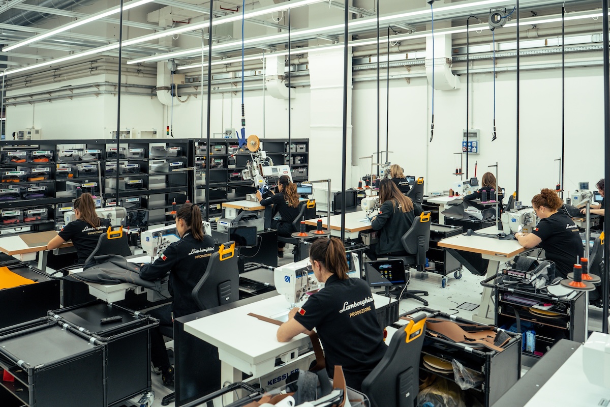 Lamborghini inaugura la nuova selleria:tecnologia e artigianato per le supersportive Lamborghini inaugura la nuova selleria:tecnologia e artigianato per le supersportive