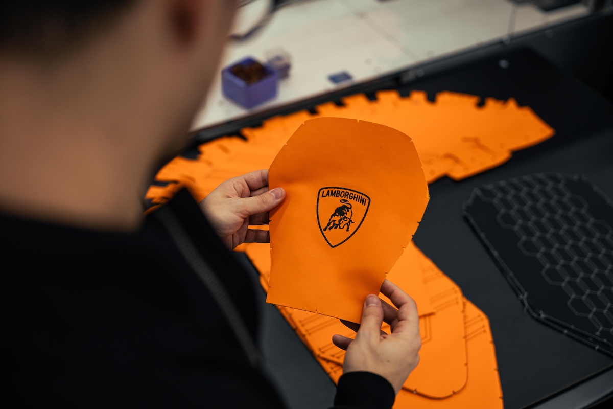 Lamborghini inaugura la nuova selleria:tecnologia e artigianato per le supersportive Lamborghini inaugura la nuova selleria:tecnologia e artigianato per le supersportive