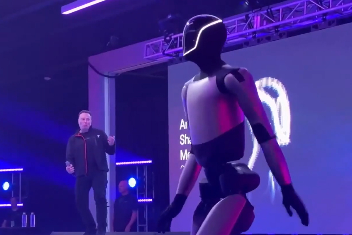 Musk sfida il suo robot… e perde? Il ballo di Optimus fa impazzire il web Musk sfida il suo robot… e perde? Il ballo di Optimus fa impazzire il web