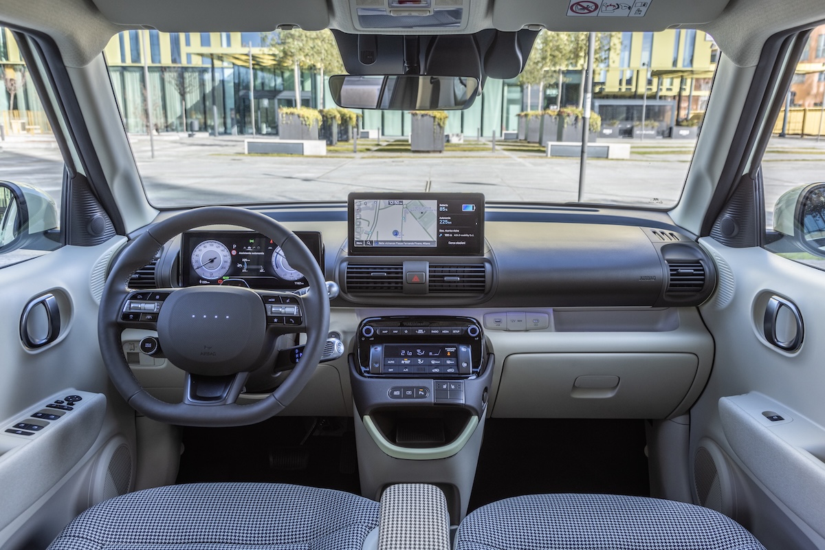 Hyundai Inster: piccola fuori, grandissima dentro