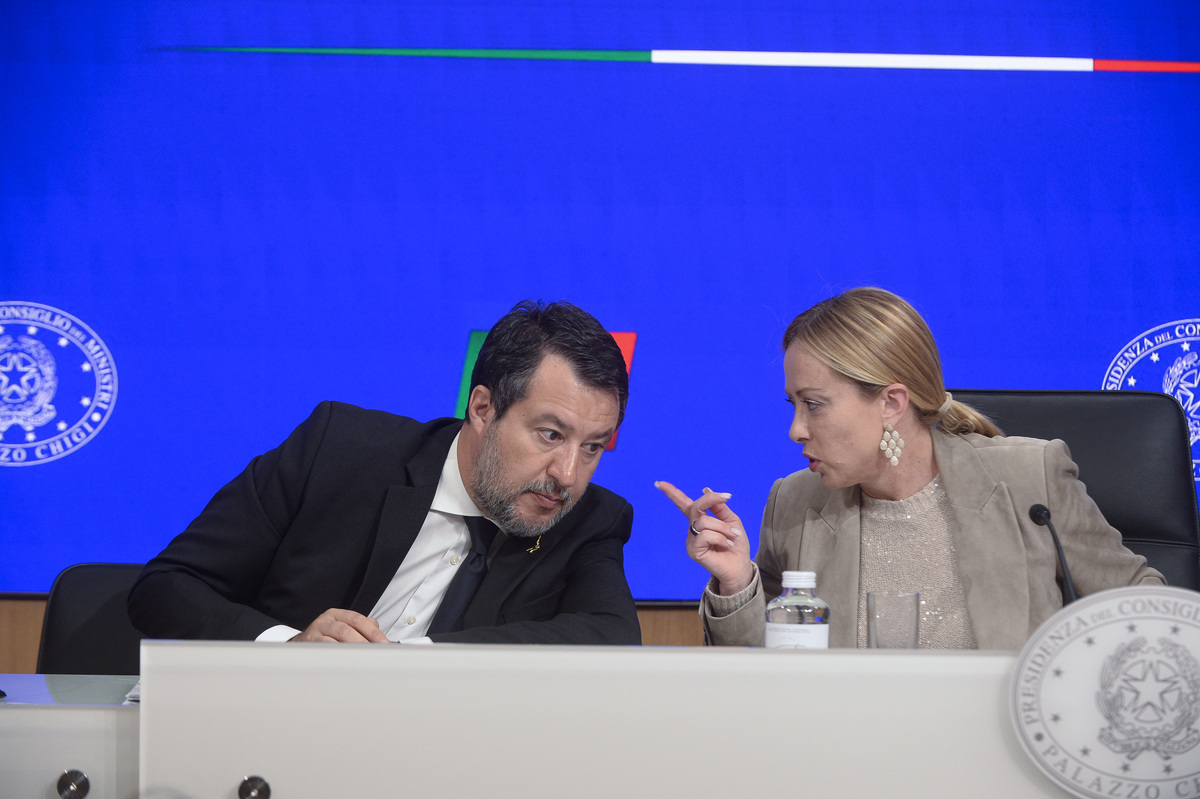 Sciopero Cgil 12 dicembre, ironia di Meloni e Salvini: “Basta weekend lunghi… Cambino giorno”. I post sui social Sciopero Cgil 12 dicembre, ironia di Meloni e Salvini: “Basta weekend lunghi… Cambino giorno”. I post sui social